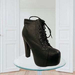 Breckelle's Lace Up Wooden Chunky High Heel Ankle Boot Bootie Size 9.5